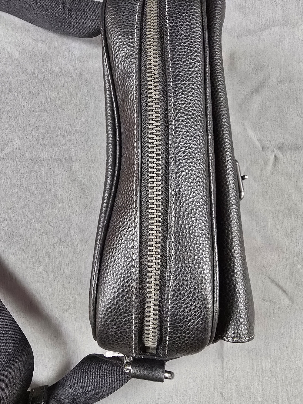 COACH New York Black Leather Men's Crossbody Bag - Picture 7 of 10
